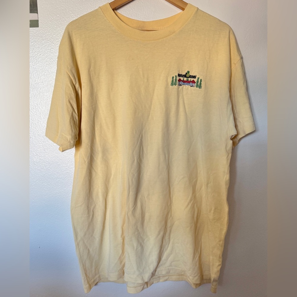 Vintage Hotel Lanai Hawaii embroidered 90s shirt